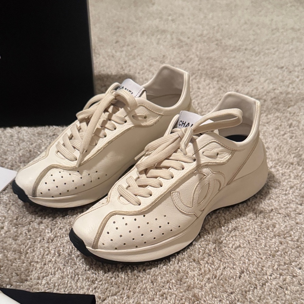 CHANEL Kaskin white NACUT Women's Sneakers size 38. One once, perfect condition.